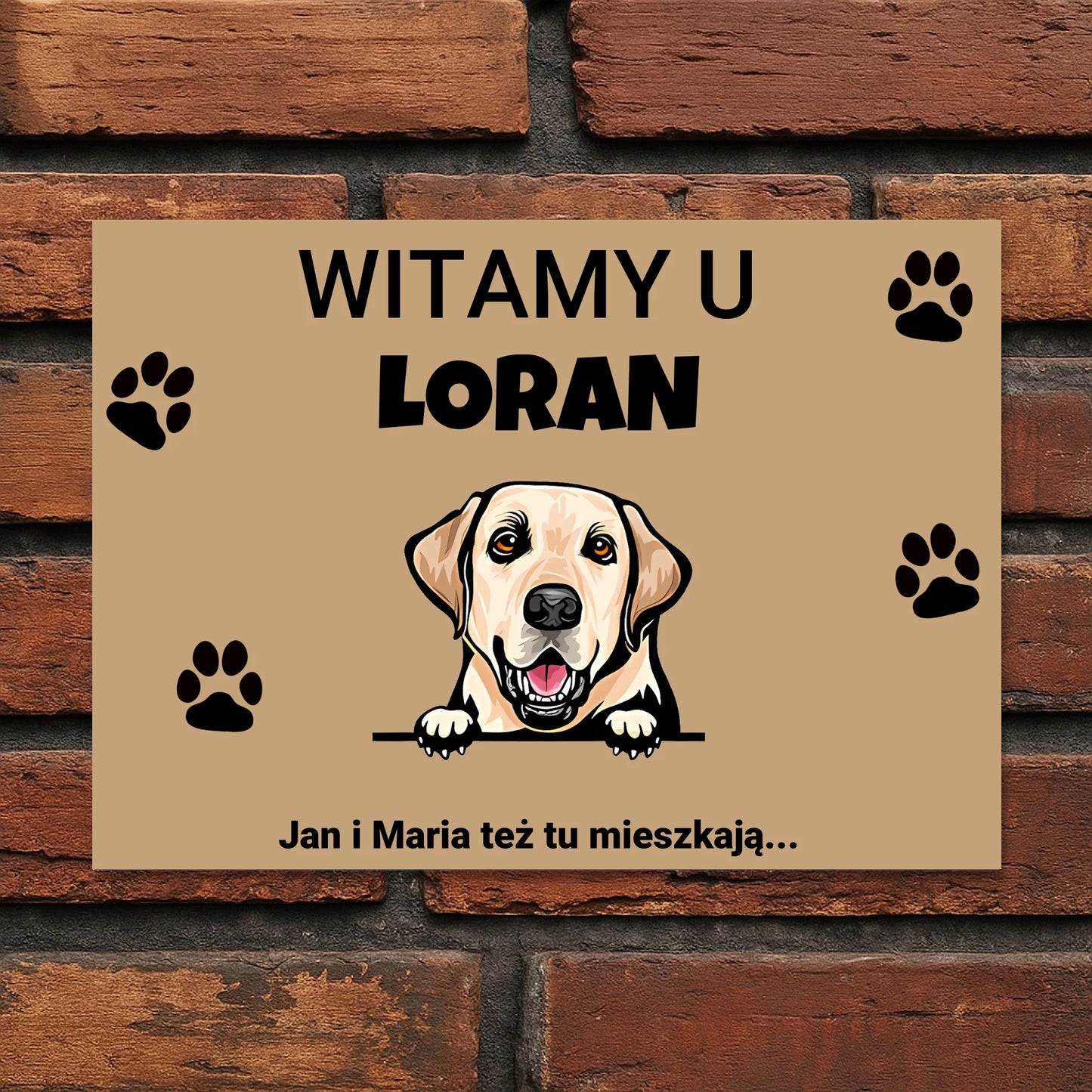 Tabliczka z napisem „Witamy u” z ilustracją psa i możliwością personalizacji imienia.