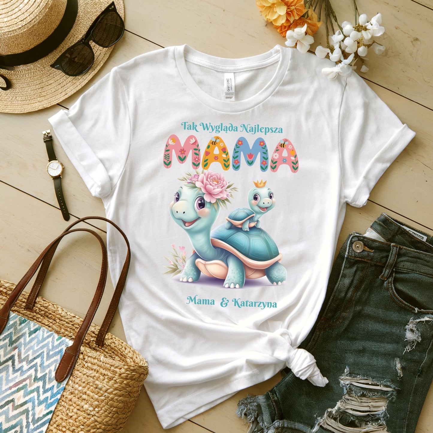 Koszulka z napisem Tak wygląda najlepsza mama z imionami i rysunkiem mamy i dziecka żółwi
