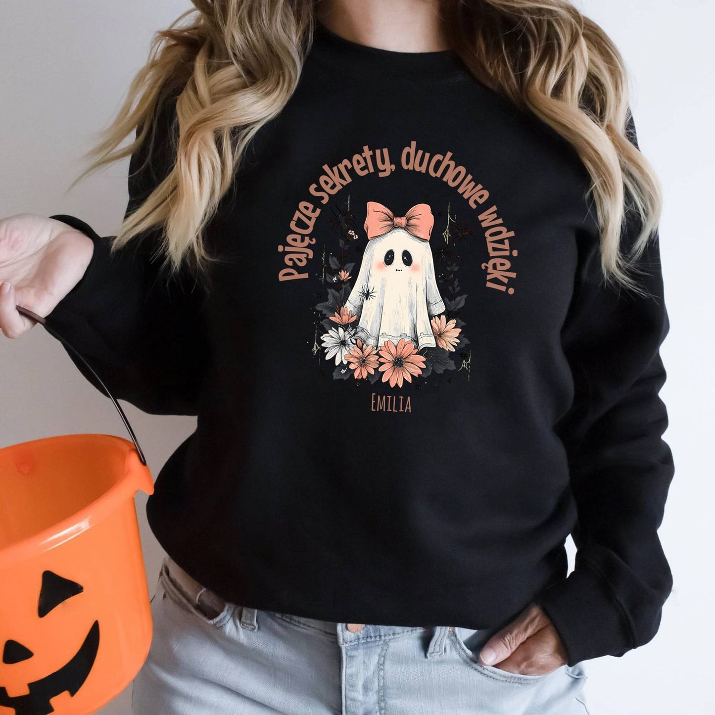 Bluza Unisex „Pajęcze sekrety, duchowe wdzięki” – Personalizowana Bluza na Halloween