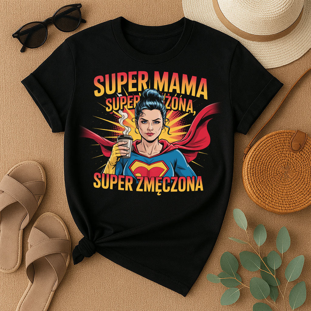 Koszulka Super Mama Super Żona Super Zmęczona z komiksowym nadrukiem i filiżanką kawy