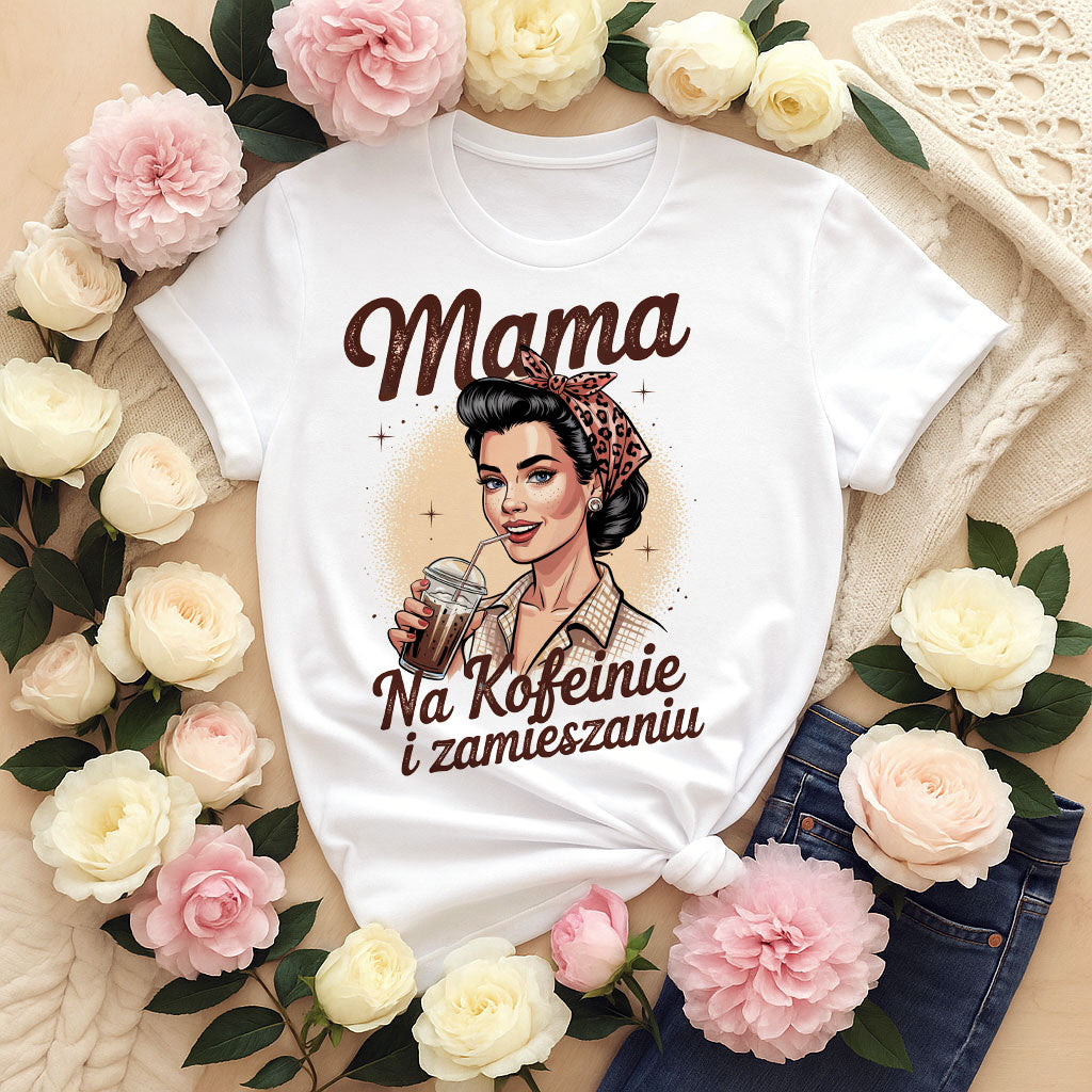 Koszulka Mama na kofeinie i zamieszaniu z retro ilustracją mamy pijącej kawę