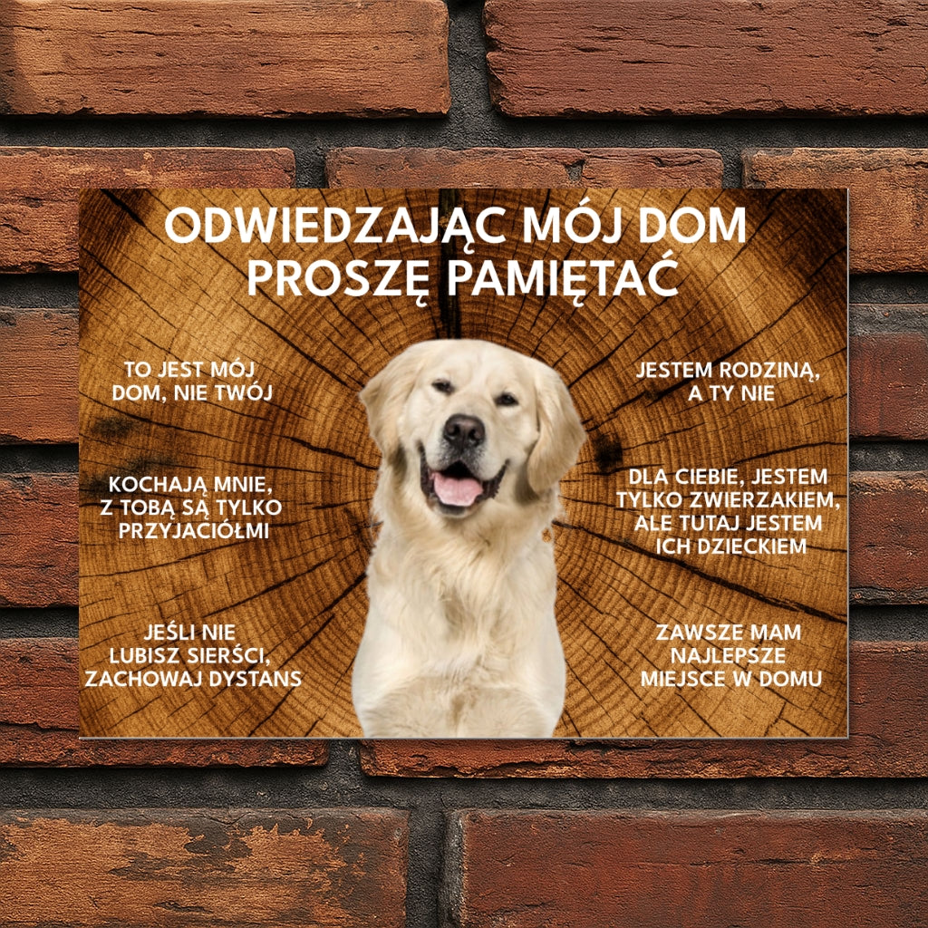 Tabliczka z napisem „Odwiedzając mój dom, proszę pamiętaj” i miejscem na zdjęcie psa, z humorystycznymi zasadami domu.
