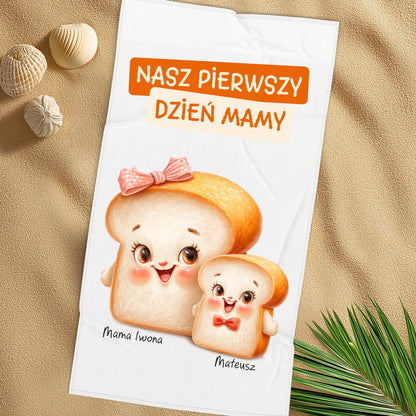 Ręcznik „Nasze Pierwsze Święto Matki” – Spersonalizowany Prezent z Imionami Mamy i Dziecka