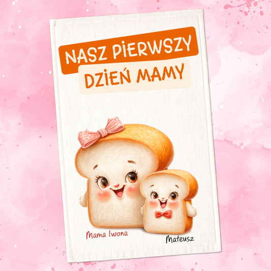Ręcznik „Nasze Pierwsze Święto Matki” – Spersonalizowany Prezent z Imionami Mamy i Dziecka
