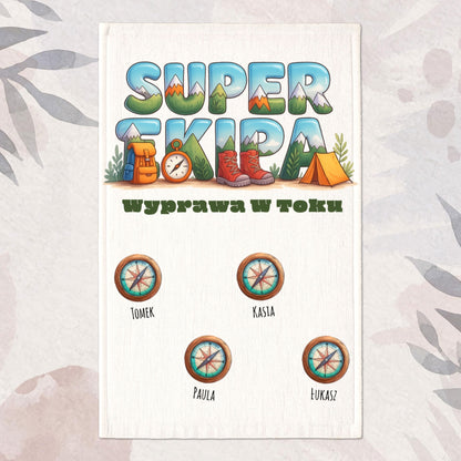 Ręcznik plażowy z napisem „Super Ekipa – Wyprawa w toku” i spersonalizowanymi imionami członków drużyny.