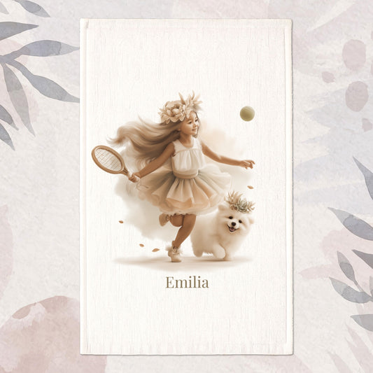 Ręcznik z Wizerunkiem Dziewczynki Grającej w Tenisa – z Imieniem Twojego Dziecka