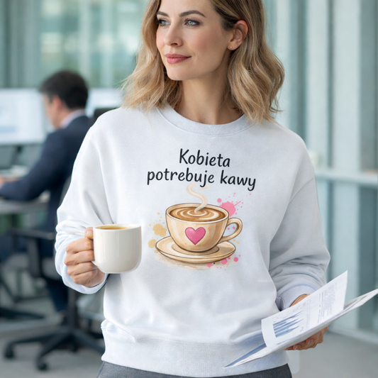 Personalizowana bluza „Kobieta potrzebuje kawy” z imieniem – bluza dla miłośniczki kawy – prezent dla niej