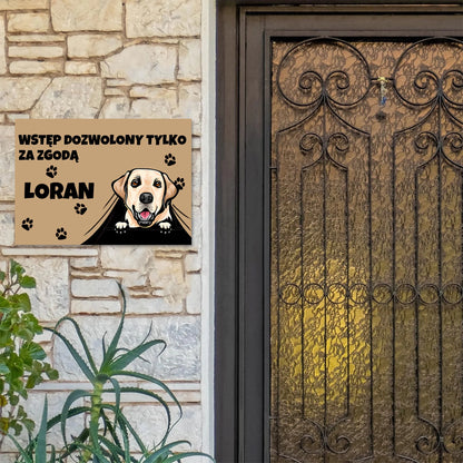 Tabliczka z napisem „Wstęp dozwolony tylko za zgodą” z ilustracją psa i miejscem na imię pupila.