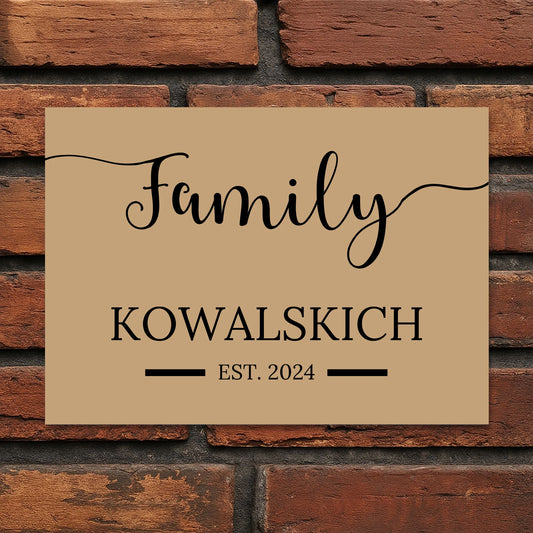 Tabliczka FAMILY EST. z nazwiskiem Kowalskich i rokiem 2024, elegancka personalizowana dekoracja do domu