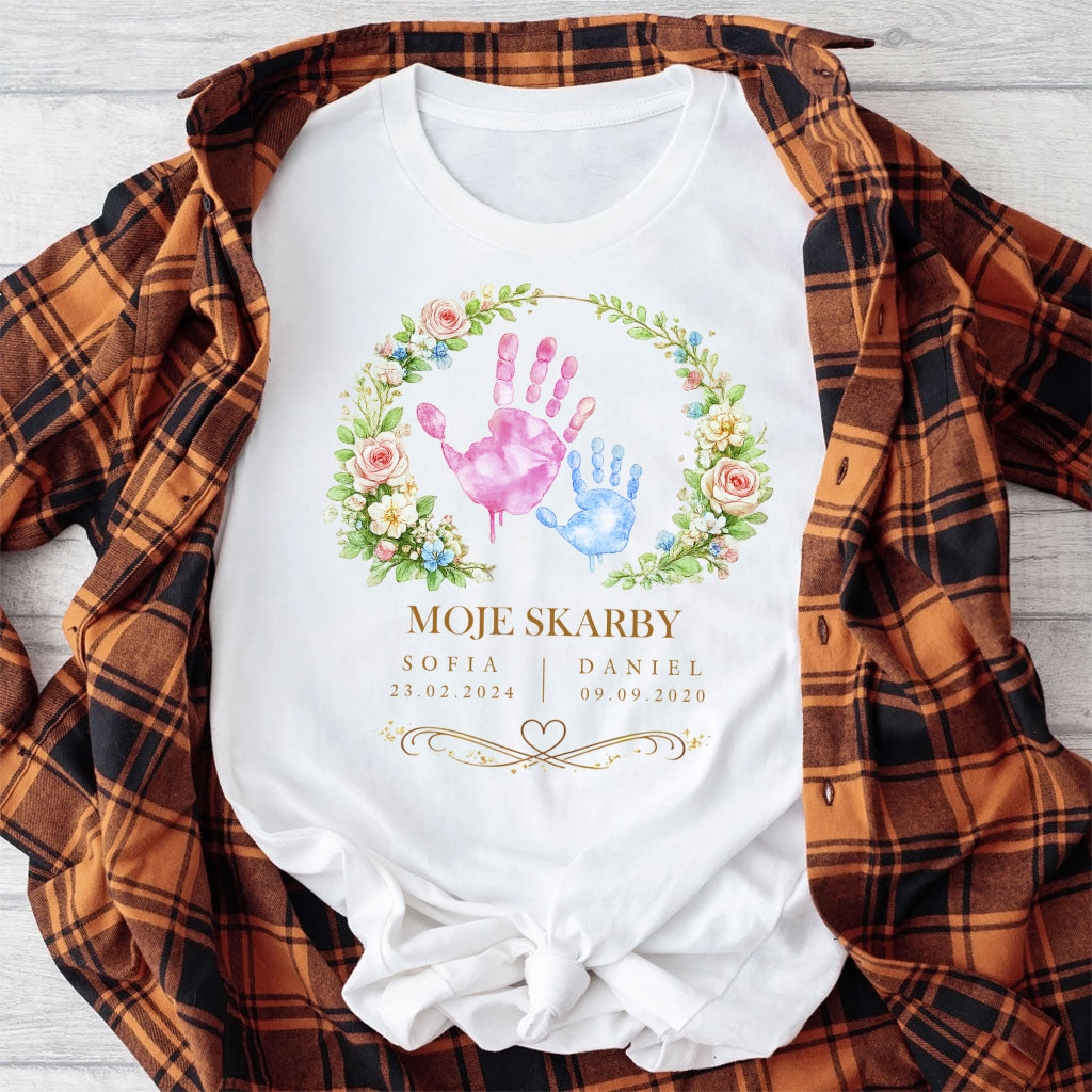 Personalizowana koszulka dla Mamy „Moje Skarby” z imionami i datą urodzenia – odcisk dłoni dziecka – prezent na Dzień Matki