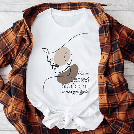 Koszulka dla mamy „Mama widzi sercem, kocha bez granic” – personalizowana koszulka damska – prezent na Dzień Matki