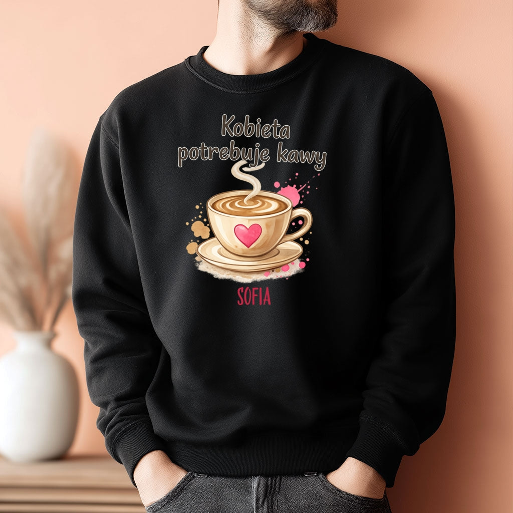 Personalizowana bluza „Kobieta potrzebuje kawy” z imieniem – bluza dla miłośniczki kawy – prezent dla niej