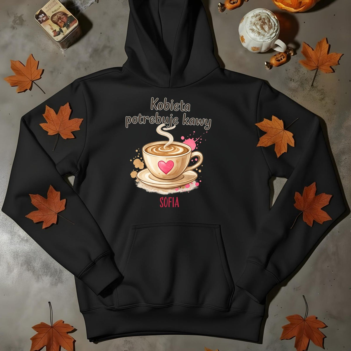 Personalizowana bluza „Kobieta potrzebuje kawy” z imieniem – bluza dla miłośniczki kawy – prezent dla niej