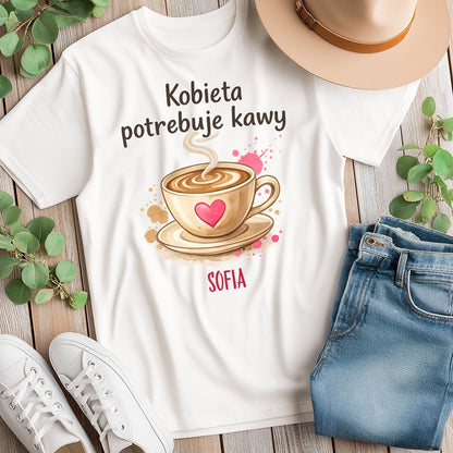 Personalizowana bluza „Kobieta potrzebuje kawy” z imieniem – bluza dla miłośniczki kawy – prezent dla niej