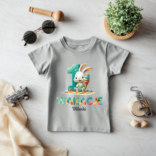 Koszulka „Wakacje” Z Króliczkiem – Personalizowana Na 1. Lato Dziecka
