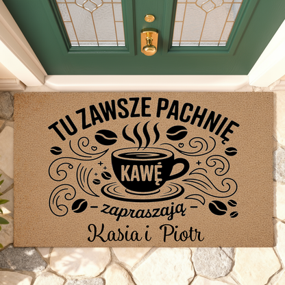 Personalizowana wycieraczka – Tu Zawsze Pachnie Kawą z Imionami