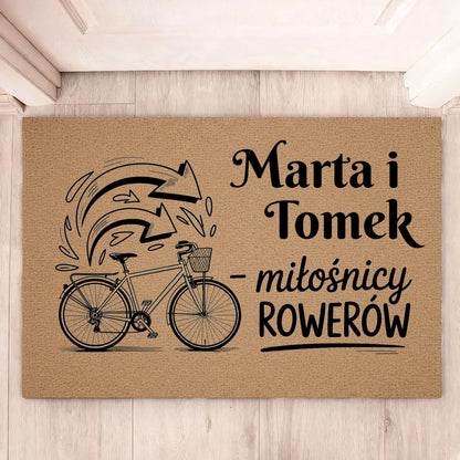 Wyjątkowa Wycieraczka Personalizowana – Miłośnicy Rowerów z Imionami