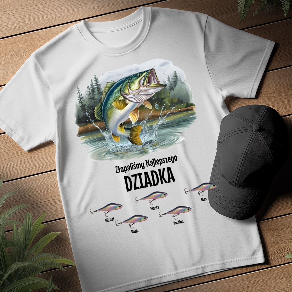 Koszulka: Złapaliśmy Najlepszego Dziadka – Personalizowana z Imionami Wnuków i Motywem Rybackim