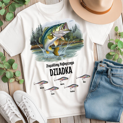 Koszulka: Złapaliśmy Najlepszego Dziadka – Personalizowana z Imionami Wnuków i Motywem Rybackim