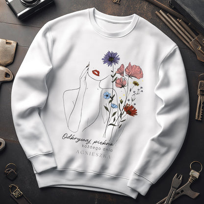 Personalizowana Bluza "Odkrywaj Piękno" – Twoje Imię, Estetyczny Line Art z Kwiatami, Wyjątkowy Prezent dla Niej
