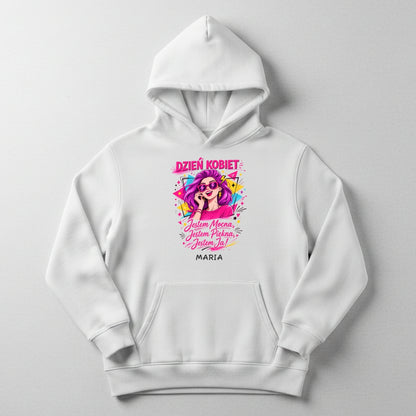 Bluza „Dzień Kobiet – Jestem Mocna, Jestem Piękna, Jestem Ja!” z imieniem – prezent na 8 marca – personalizowana