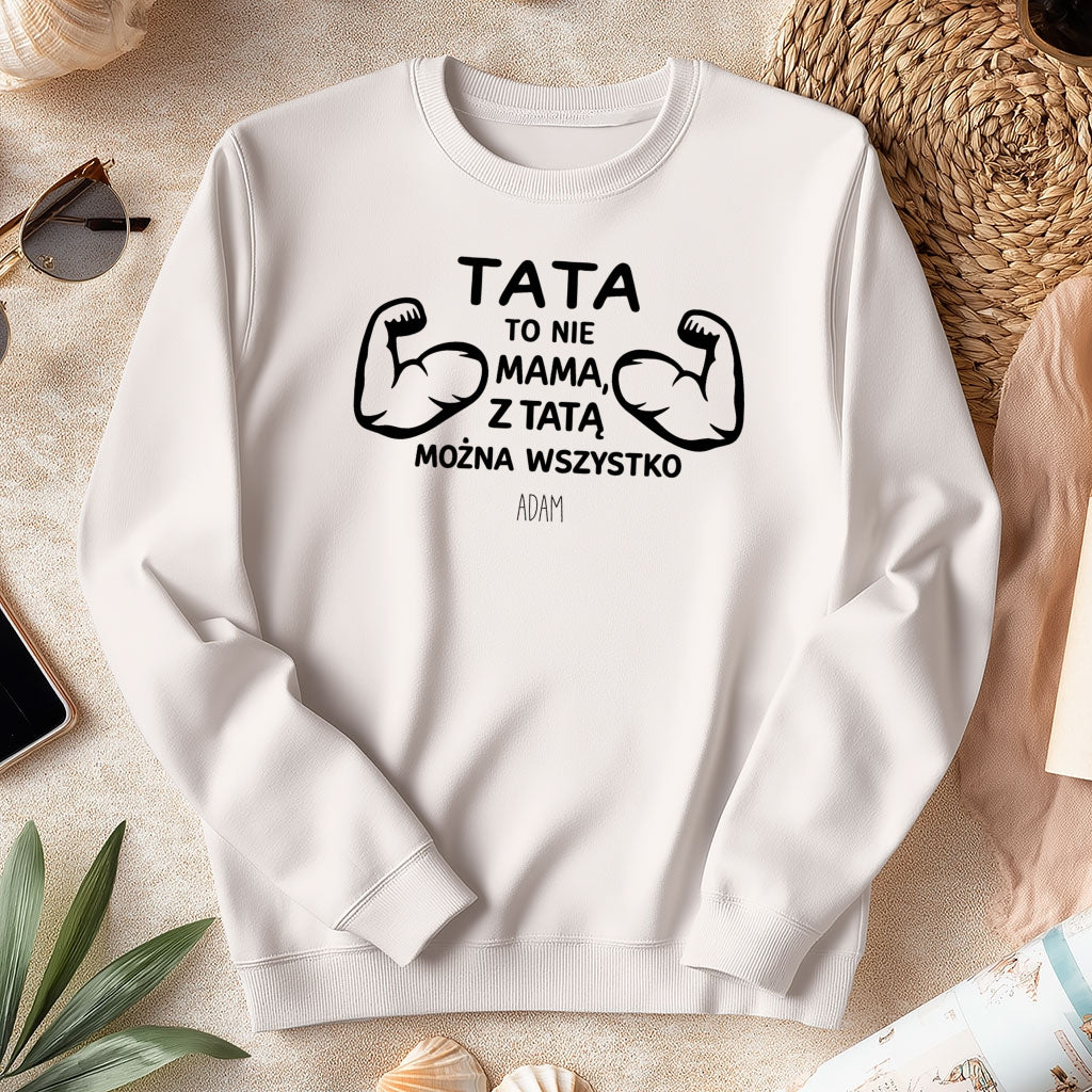 Koszulka Tata z imieniem – „Tata to nie mama, z tatą można wszystko” – prezent dla taty