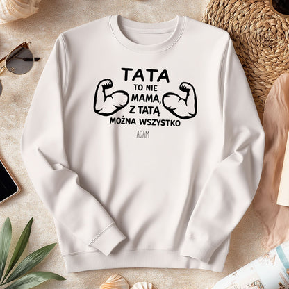 Koszulka Tata z imieniem – „Tata to nie mama, z tatą można wszystko” – prezent dla taty