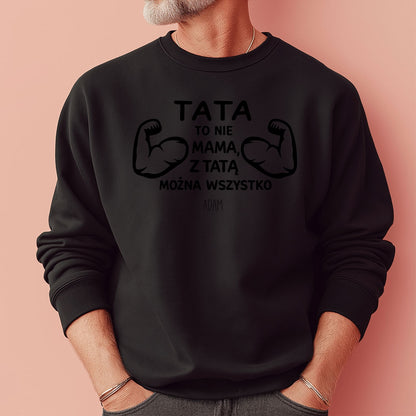 Koszulka Tata z imieniem – „Tata to nie mama, z tatą można wszystko” – prezent dla taty