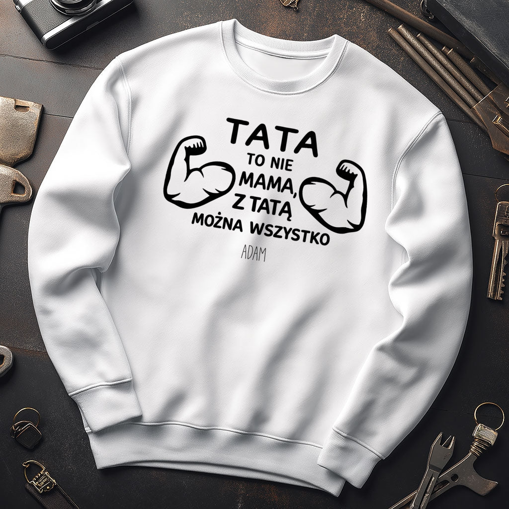 Koszulka Tata z imieniem – „Tata to nie mama, z tatą można wszystko” – prezent dla taty
