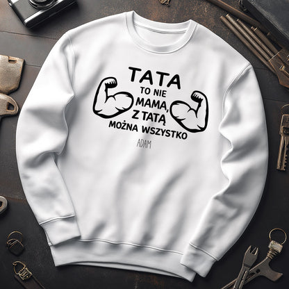 Koszulka Tata z imieniem – „Tata to nie mama, z tatą można wszystko” – prezent dla taty