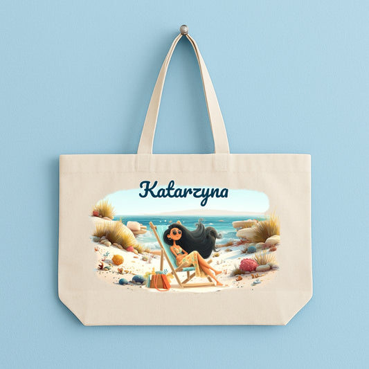 Personalizowana bawełniana torba plażowa z imieniem, ilustracją kobiety na tle plaży i morza