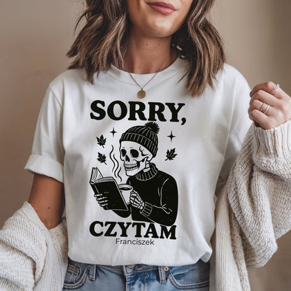 Koszulka „Sorry, Czytam” – szkieleton z książką i kawą, Unisex