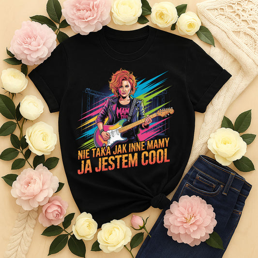 Koszulka Nie taka jak inne mamy – Ja jestem cool z mamą z gitarą w rockowym stylu