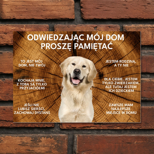 Tabliczka z napisem „Odwiedzając mój dom, proszę pamiętaj” i miejscem na zdjęcie psa, z humorystycznymi zasadami domu.